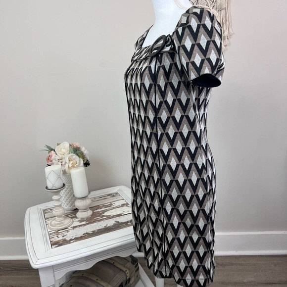 Dress Barn Geometric Pattern Fitted Stretch Knit Dress. Sz. 6. Item #345 - Picture 2 of 8